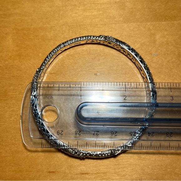 Sarda Artisan Sterling Silver Cut Out Filigree Scroll Hinged Bangle - Picture 16 of 16